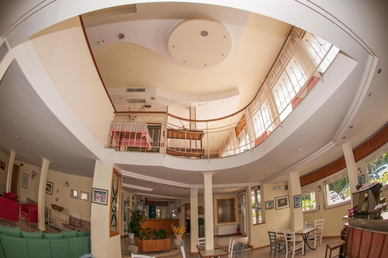Hotel Rugantino เชเซนาติโก ภายนอก รูปภาพ