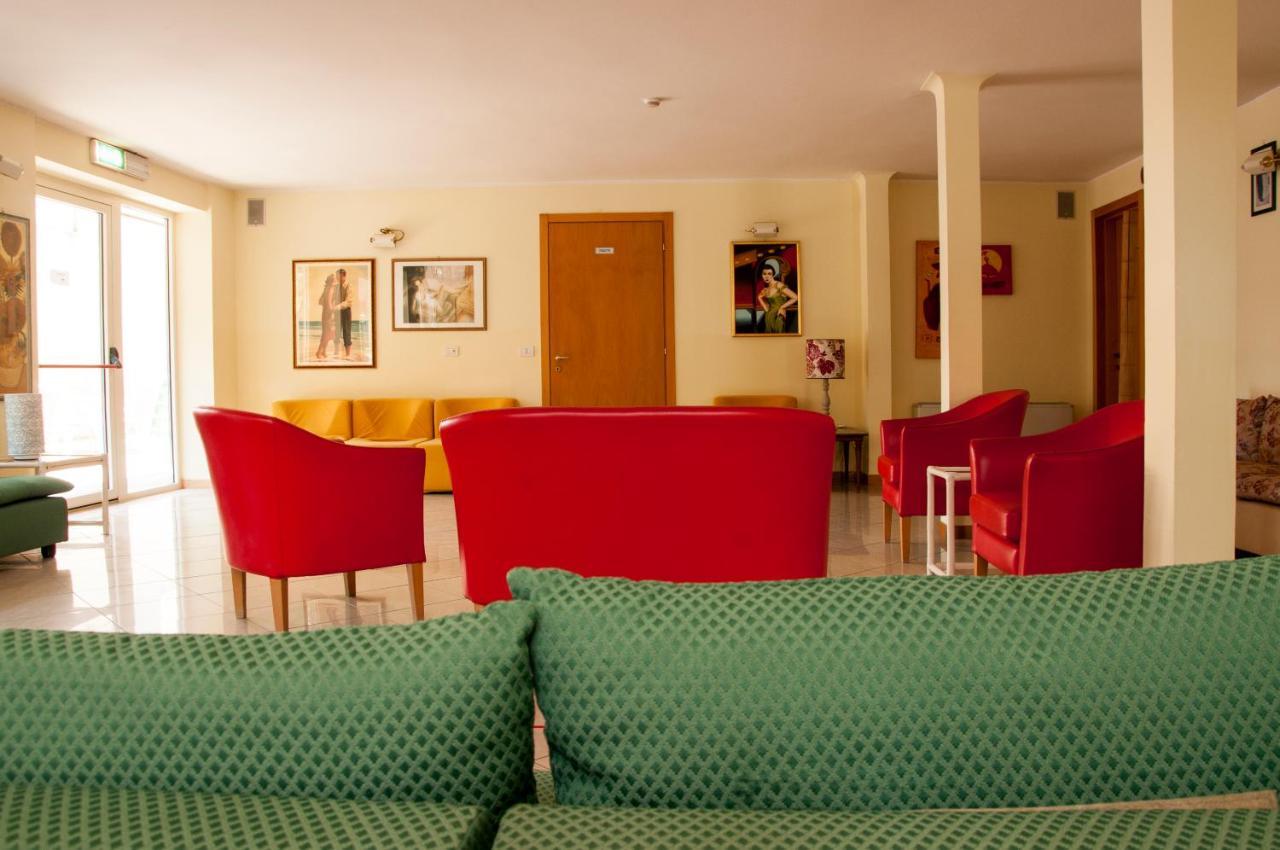 Hotel Rugantino เชเซนาติโก ภายนอก รูปภาพ