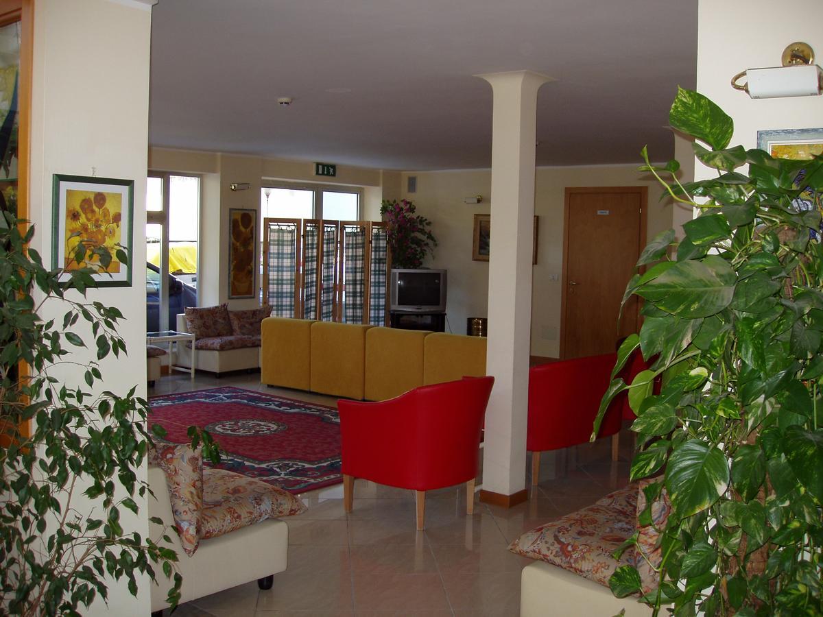 Hotel Rugantino เชเซนาติโก ภายนอก รูปภาพ