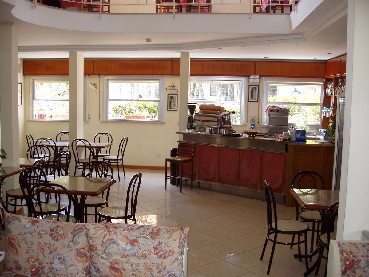 Hotel Rugantino เชเซนาติโก ภายนอก รูปภาพ